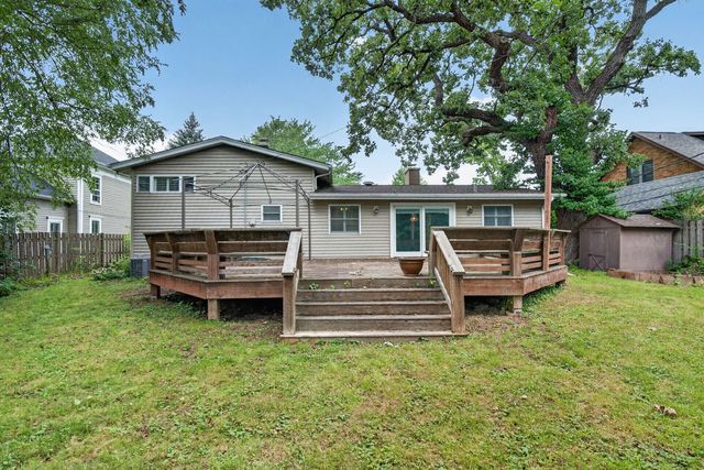 145 Dole Avenue, Crystal Lake, IL 60014
