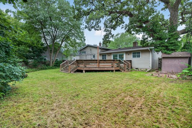 145 Dole Avenue, Crystal Lake, IL 60014