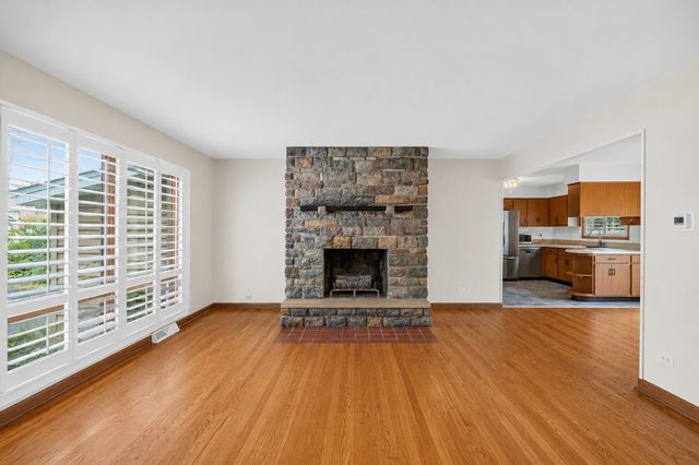 145 Dole Avenue, Crystal Lake, IL 60014