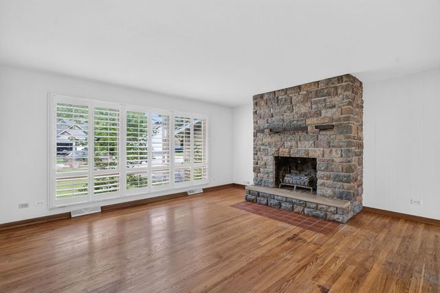 145 Dole Avenue, Crystal Lake, IL 60014
