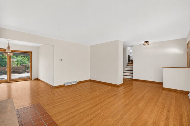 145 Dole Avenue, Crystal Lake, IL 60014