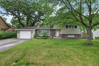 145 Dole Avenue, Crystal Lake, IL 60014
