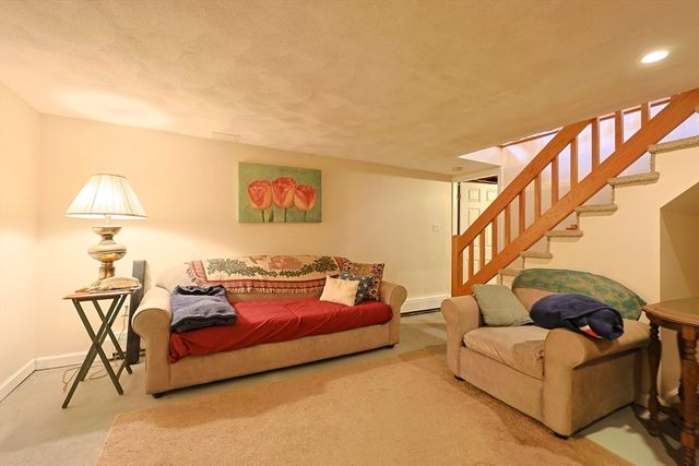 37 Cliftondale, Saugus, MA 01906