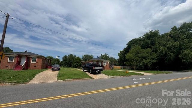 1661 &1665 Montana Drive, Charlotte, NC 28216