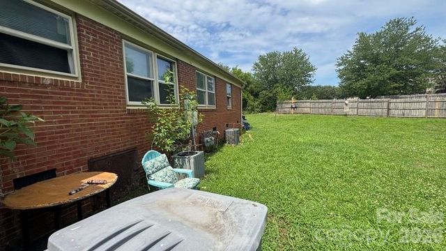 1661 &1665 Montana Drive, Charlotte, NC 28216
