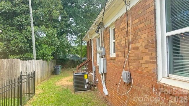 1661 &1665 Montana Drive, Charlotte, NC 28216