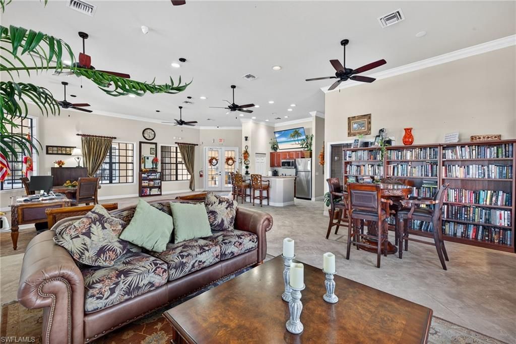 Image 18 of property listing at 1757 Concordia Lake CIR 3408, Cape Coral, FL 33909