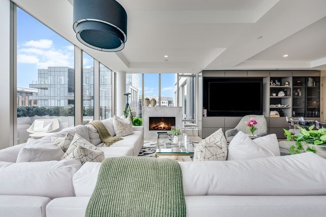 133 Seaport Blvd PH1C, Boston, MA 02210