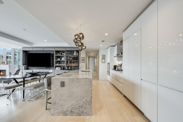 133 Seaport Blvd PH1C, Boston, MA 02210