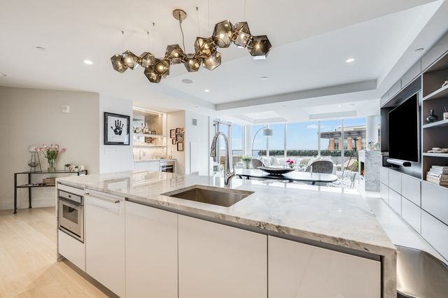 133 Seaport Blvd PH1C, Boston, MA 02210