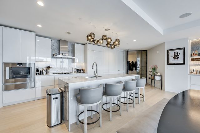 133 Seaport Blvd PH1C, Boston, MA 02210