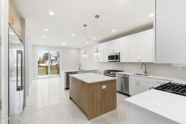 14 Blue River Way, Lakewood, NJ 08701