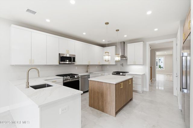 14 Blue River Way, Lakewood, NJ 08701