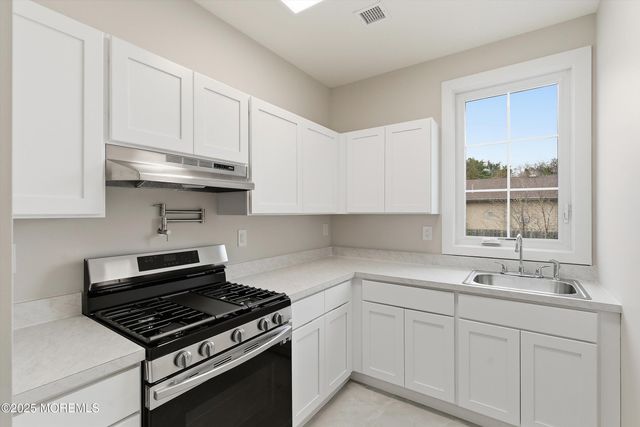 14 Blue River Way, Lakewood, NJ 08701