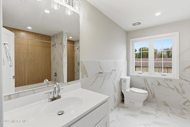 14 Blue River Way, Lakewood, NJ 08701