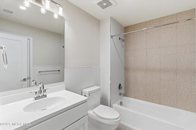 14 Blue River Way, Lakewood, NJ 08701