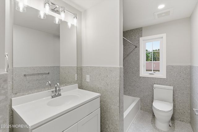 14 Blue River Way, Lakewood, NJ 08701