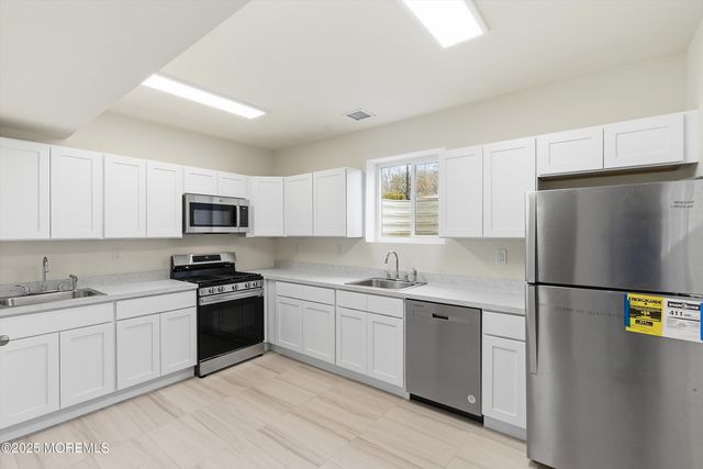 14 Blue River Way, Lakewood, NJ 08701