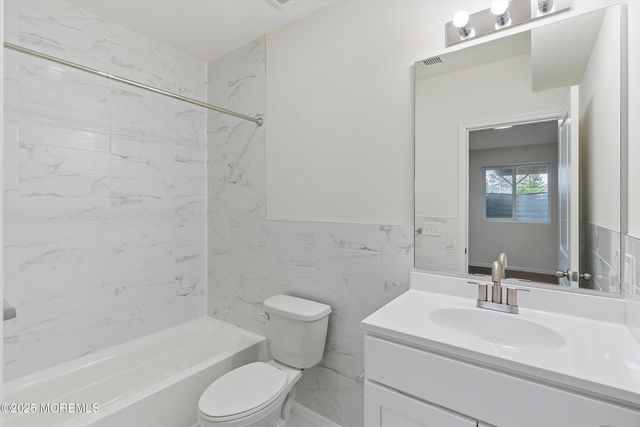 14 Blue River Way, Lakewood, NJ 08701