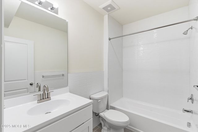 14 Blue River Way, Lakewood, NJ 08701