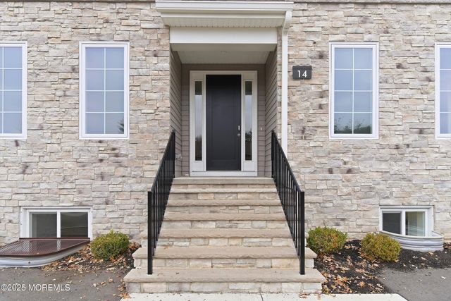 14 Blue River Way, Lakewood, NJ 08701