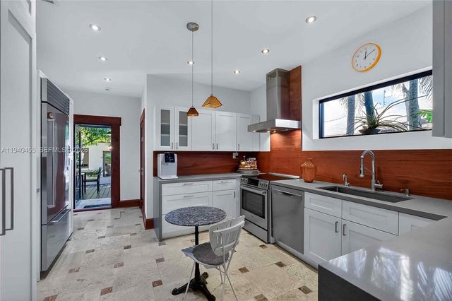 452 SW 21st Road, Miami, FL 33129