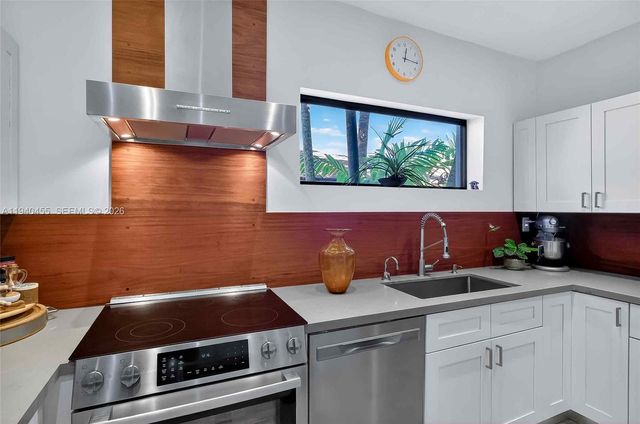 452 SW 21st Road, Miami, FL 33129