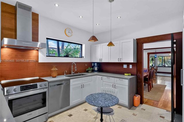 452 SW 21st Road, Miami, FL 33129