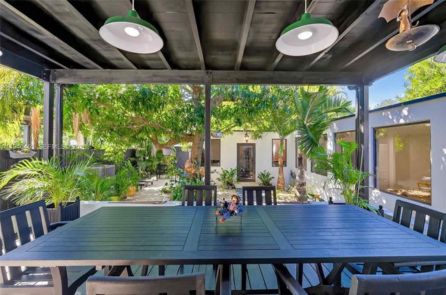 452 SW 21st Road, Miami, FL 33129