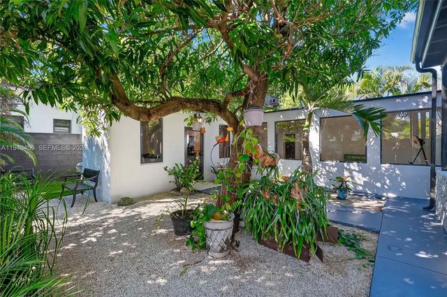 452 SW 21st Road, Miami, FL 33129