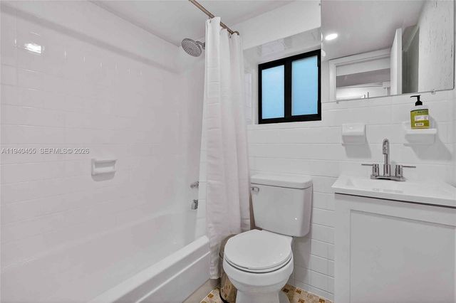 452 SW 21st Road, Miami, FL 33129