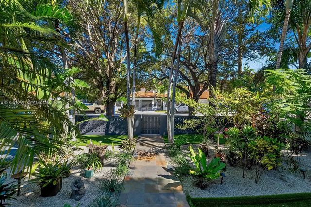 452 SW 21st Road, Miami, FL 33129