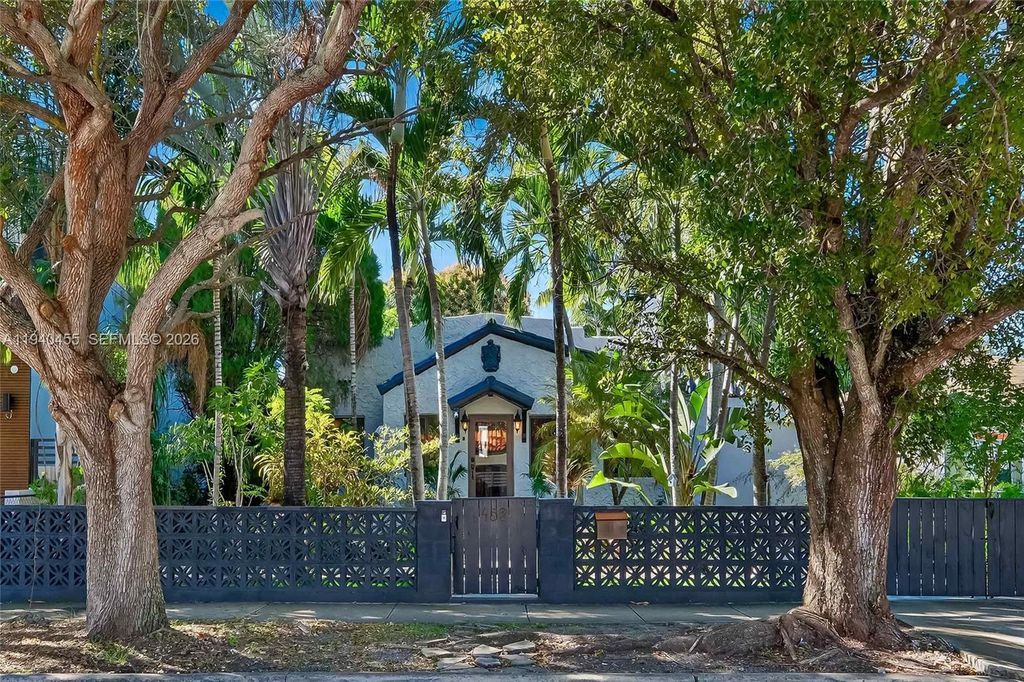 452 SW 21st Road, Miami, FL 33129