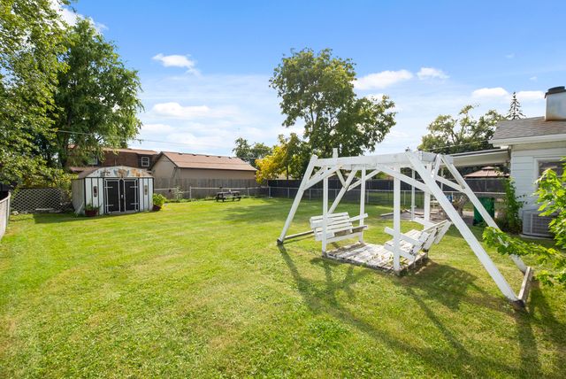 7837 W 82nd Place, Bridgeview, IL 60455