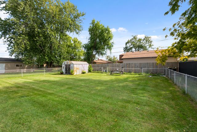 7837 W 82nd Place, Bridgeview, IL 60455