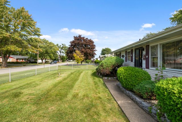 7837 W 82nd Place, Bridgeview, IL 60455