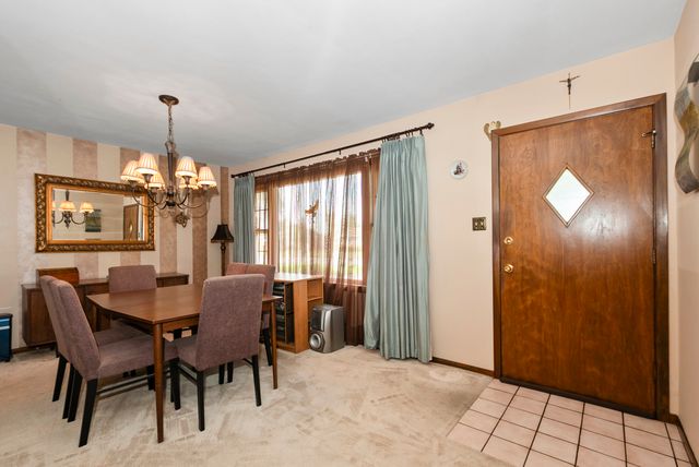 7837 W 82nd Place, Bridgeview, IL 60455