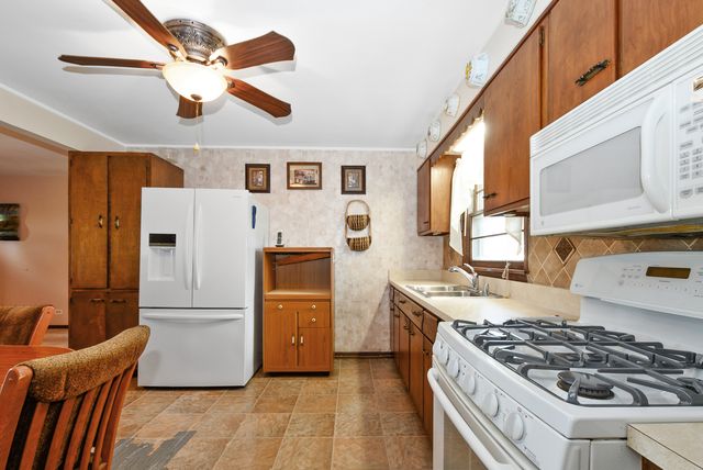 7837 W 82nd Place, Bridgeview, IL 60455