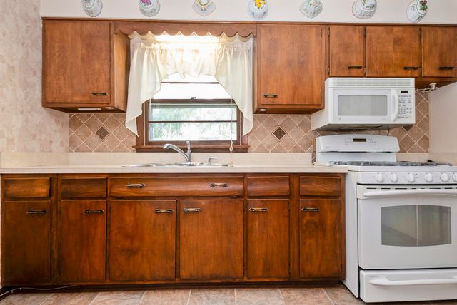 7837 W 82nd Place, Bridgeview, IL 60455