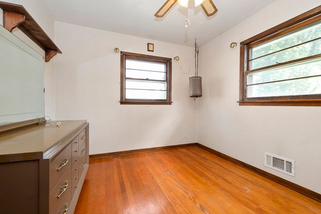 7837 W 82nd Place, Bridgeview, IL 60455