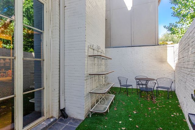 3802 S Versailles Avenue, Dallas, TX 75209