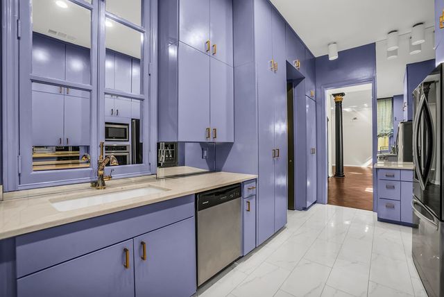 3802 S Versailles Avenue, Dallas, TX 75209