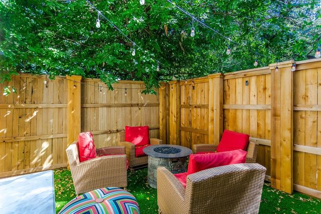 3802 S Versailles Avenue, Dallas, TX 75209