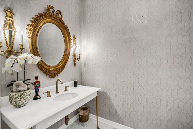 3802 S Versailles Avenue, Dallas, TX 75209