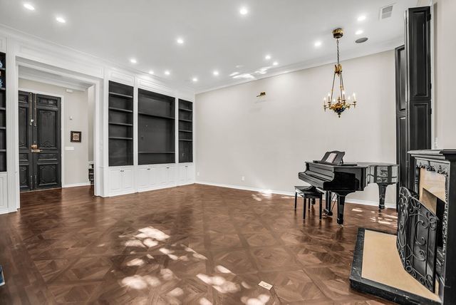 3802 S Versailles Avenue, Dallas, TX 75209