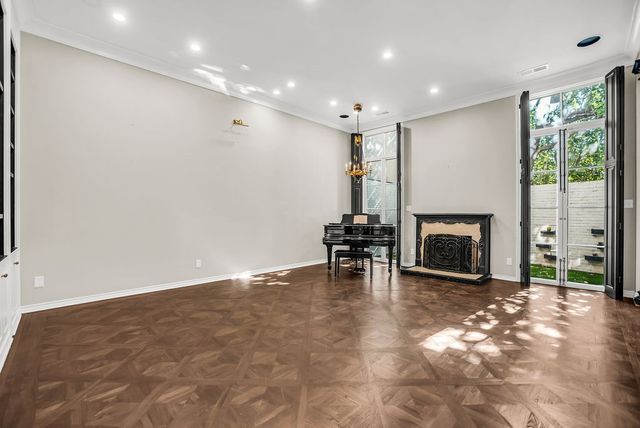 3802 S Versailles Avenue, Dallas, TX 75209