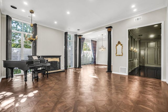 3802 S Versailles Avenue, Dallas, TX 75209