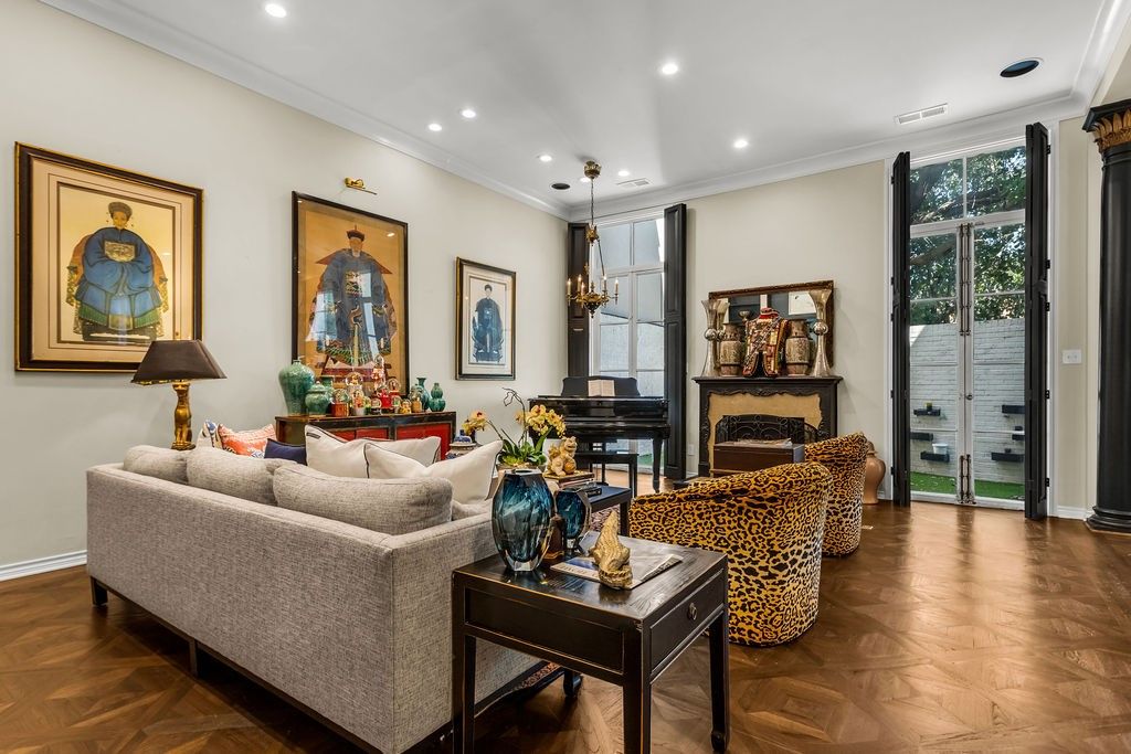 3802 S Versailles Avenue, Dallas, TX 75209