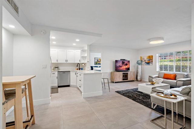 706 SE 2nd Avenue 335, Deerfield Beach, FL 33441