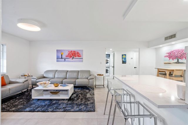 706 SE 2nd Avenue 335, Deerfield Beach, FL 33441